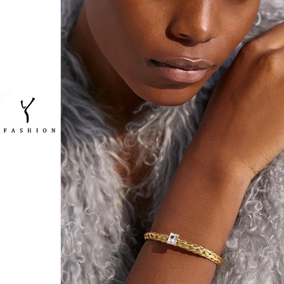 New Unique 18K Gold Woven Zircon Cuff Bracelet - Picture 5 of 13